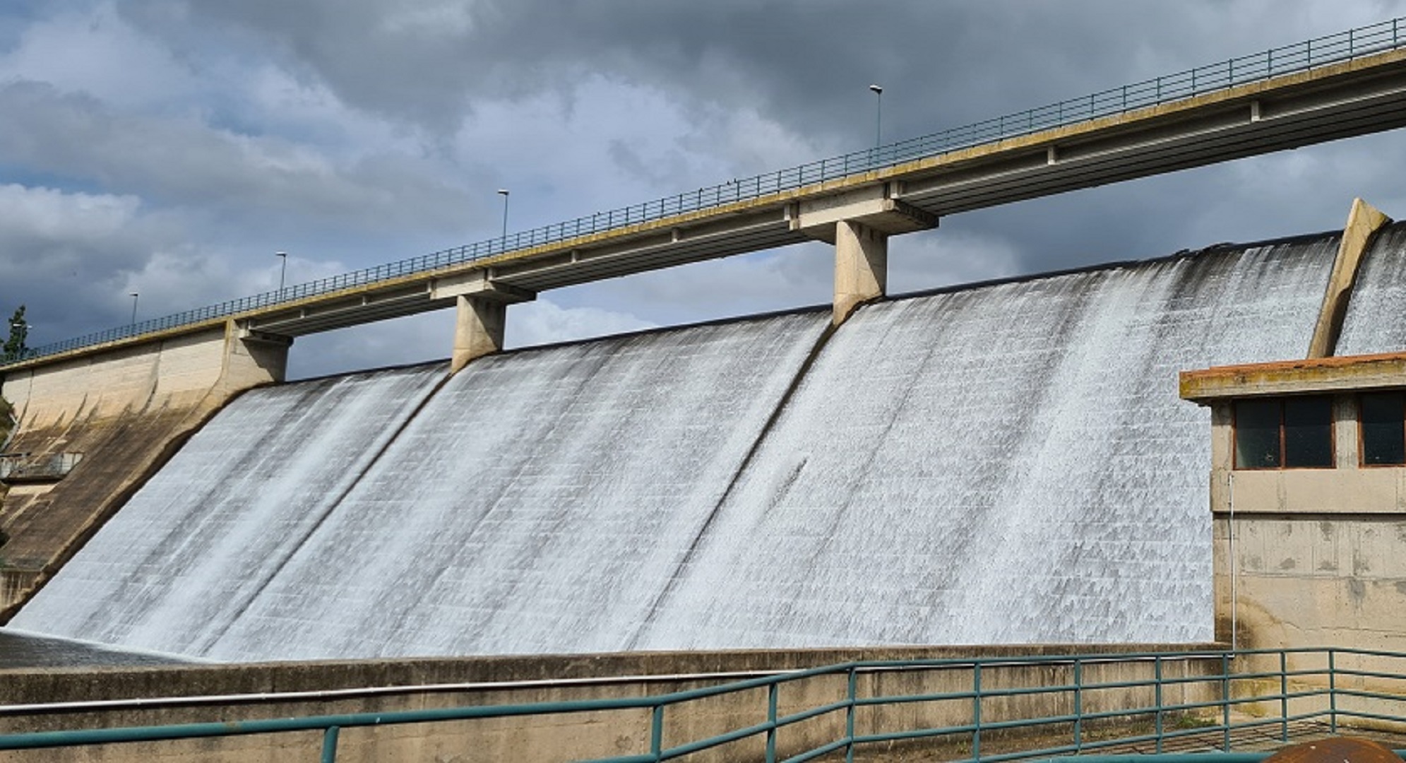 Realizzazione di un impianto mini-idroelettrico a recupero di energia presso la diga di Santa Lucia